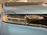 LEDヘッドライトは、点灯の瞬間から最大光量を発揮し、突然暗くなるトンネルなどでの安定感を高めます。