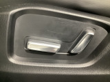 こちらのグレードは助手席にもパワーシートを装備しております!運転席同様お好みで調整が可能です!