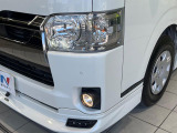 【LEDヘッドライト】悪天候や夜間走行時も良好な視界を確保し安心して運転できる高輝度LEDヘッドライトを装備!点灯速度が早く、消費電力も抑えられています。