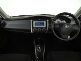 運転席・助手席を入れたインストルメントパネル全体画像です。