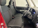 ゆったりと座れる運転席シートですのでストレスなく運転が出来ますよ!