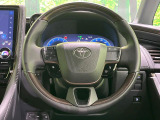 インテリアに合わせたデザインのステアリングは、運転される方のことも考え、運転しやすい形状、大きさです。是非一度、実際に触ってお確かめください。
