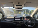 視界広々で運転しやすいインパネ