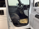 シートはフィット性も良く、楽な運転姿勢を保てます。