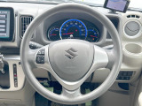 インテリアに合わせたデザインのステアリングは、運転される方のことも考え、運転しやすい形状、大きさです。是非一度、実際に触ってお確かめください。