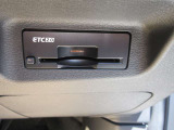 〔2,0ETC〕高速道路必須アイテムETCは最新の2,0タイプを装着済みです。インターチェンジ付近の道の駅の利用なども経済的になりますね!
