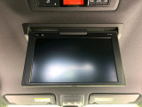【フリップダウンモニター】大画面モニターで後席でもエンタメをお楽しみいただけます。小さなお子様にも大人気の装備です♪