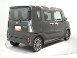 【端正なリアビュー】荷物も積み込みやすいバックドア形状。日常の用事から大きな買い出しまで多様なライフスタイルに合わせてお使い頂けます。