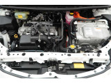 エンジンルームの樹脂部分は丁寧に磨いてツヤをだしています。当社の中古車のエンジンルームクリーニングはとても自信があります★