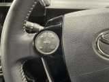【ステアリングスイッチ】運転中に視線を前に向けたまま画面の操作できます。