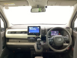 広びろとした視界が運転にゆとりを広げます。