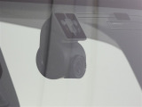 安心装備ドライブレコーダーを装備しています。自車の走行状態を常に録画しています。