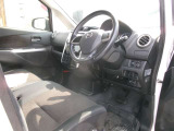 運転席の足元広々としているので運転しやすい!