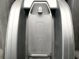 ●置くだけ充電:対応スマートフォンを置くだけでワイヤレスでの充電が可能です!