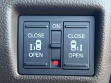 【両側パワースライドドア】スマートキーや運転席のスイッチで後席両側スライドドアの開閉が可能♪電動だから力を入れてドアを開ける必要が無く、小さなお子様でも簡単に開け閉めでき快適です♪