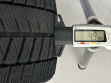 冬タイヤの残り溝は4.9mmです。スリップラインからは3.4mmとなっております。