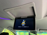 【フリップダウンモニター】大画面モニターで後席でもエンタメをお楽しみいただけます。小さなお子様にも大人気の装備です♪