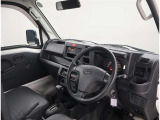 オシャレなインテリアで運転する気分も盛り上がりますよね^^