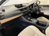 「中古車ハイブリッド保証」ハイブリッド機構を無償で保証します。保証期間は、初度登録年月から10年、またはロングラン保証が終了後3年間。ただし累計走行距離が20万km以内です。