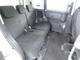 ゆとりある広々とした車内空間は、ドライブを始め買い物やレジャーなど、幅広く活躍します。一人でもみんなとでもお出かけを楽しみましょう!