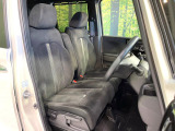 運転席シート廻りは使用感も少なく、良好な状態となっています。前オーナー様が丁寧に使っていたことがよくわかりますね。