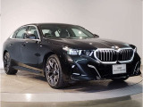 【BMWの伝統-2】時代を超える美しさ。磨き抜かれたエアロダイナミクスが瞳を奪う。一目で伝わるスポーティーなプロポーションは、BMWの走行性能を生み出すのに欠かせない要因の一つです。