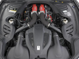 搭載されたV8ツインターボエンジンは610馬力(カタログ値)を発揮します。