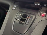 シフトレバーも操作性良く出来ています。運転縞柄ドライブモードを切り替え可能です。