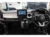 ドライバー目線の画像です。室内や視界もとても広いため運転しやすいですよ。ぜひご来店の際はお掛け下さい。