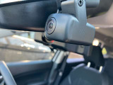 運転状況を映像と音で記録し、ドライブの思い出残しやドライバーの運転チェックができる、便利なドライブレコーダーを装備!あおり運転対策に役立つ後方撮影付きで、安心です♪ナビ画面に映し出すので、便利です!