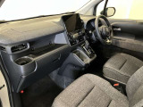 前方の見通しが良いすっきりした視界、誰でも扱いやすく運転できます。疲れにくく安心ドライブを更に快適なものにします!