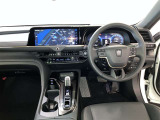 運転席は見やすく整理され、ナビも美しく装着され操作性にも優れています!