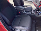 フロントシートです!!セパレートシートなのでお尻をしっかりホールド!!スポーティな運転にも最適です!!