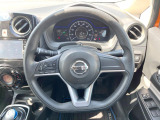 【ステアリングスイッチ】運転中、前方から目線をそらすことなく、オーディオ等の操作が可能な便利機能!安心&快適なドライブを演出してくれます♪