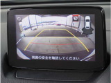 【バックカメラ】駐車が苦手な方でも安心してお乗りいただけます。リバース連動で画面が切り替わるのでとっても便利です。今や後方確認の必須アイテムですよね。