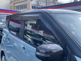 プラスチックバイザーで雨の日も車内換気で気分良くドライブ出来ます