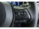 【レーダークルーズコントロール】アクセルペダルを踏まなくても、車間制御モードでは、先行車の車速変化に合わせた追従走行を行い、自動的に加速・減速・停止をします。