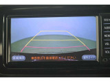 バックガイドモニターで、後方を確認しながら安心して駐車することができます。運転初心者も熟練者も必須の機能ですよ!