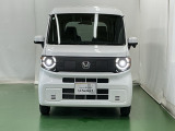 LEDヘッドライトを装備しています。LEDヘッドライトはとても明るく、雨の日や夜間走行も安全・安心です。オートライトコントロール付きで周囲の明るさに応じて自動で点灯・消灯します