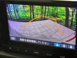 【バックカメラ】駐車時に後方がリアルタイム映像で確認できます。大型商業施設や立体駐車場での駐車時や、夜間のバック時に大活躍!運転スキルに関わらず、今や必須となった装備のひとつです!