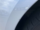 傷等が御座いますので、現車をご覧になって状態を確認をして下さい。修理をご希望の方は有償になりますが、弊社板金工場にて修理可能です!詳細はスタッフにご相談ください!