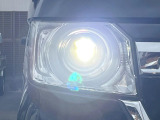 【LEDヘッドライト】悪天候や夜間走行時も良好な視界を確保し安心して運転できる高輝度LEDヘッドライトを装備!点灯速度が早く、消費電力も抑えられています。