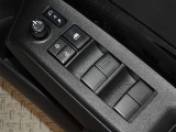 電動格納式ドアミラー・パワーウインドウを装備しています。