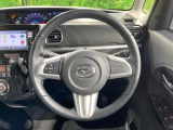 インテリアに合わせたデザインのステアリングは、運転される方のことも考え、運転しやすい形状、大きさです。是非一度、実際に触ってお確かめください。
