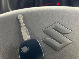 【キーレス】少し離れた場所からでもボタン一つでドアの開錠・施錠ができるのでとっても便利!ドアの鍵穴周りに傷をつけることもありません♪