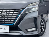 最新式はLEDヘッドランプですね。瞬時に明るい光が夜間の運転をぐっと楽にしてくれますよ。