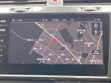 ●純正ナビ:一体感のあるナビは、高級感ある車内を演出してくれます。Bluetooth再生などオーディオ機能も充実しておりますので、運転もより楽しめます♪