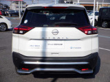 リヤLEDフォグランプ<運転席側>        リヤプロテクター(メタル調フィニッシュ、ダーククロムモール)