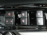 もちろん全席パワーウインドー付。運転席から操作できて便利です。