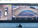 インテリジェントパーキングアシストは、車庫入れ、縦列駐車を補助する機能です。 アラウンドビューモニターのトップビュー画面で設定した駐車目安枠付近へ駐車するように自動でハンドル操作をします。